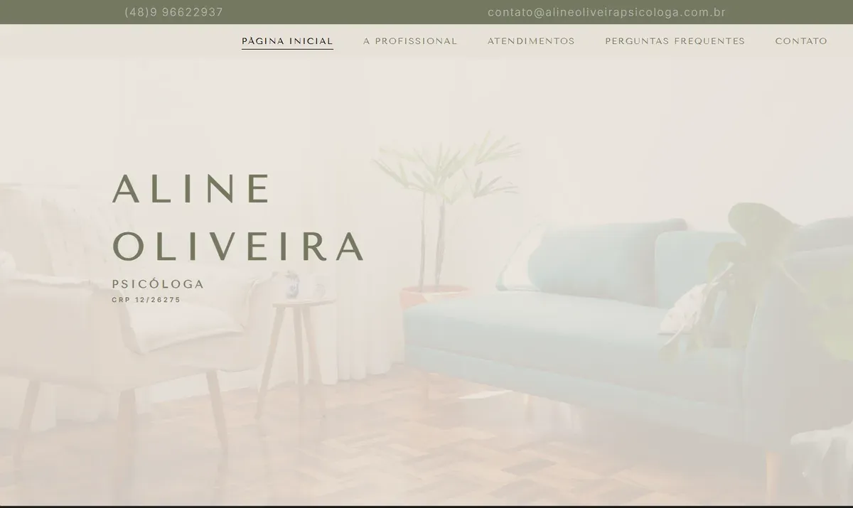 Site Aline Oliveira no computador